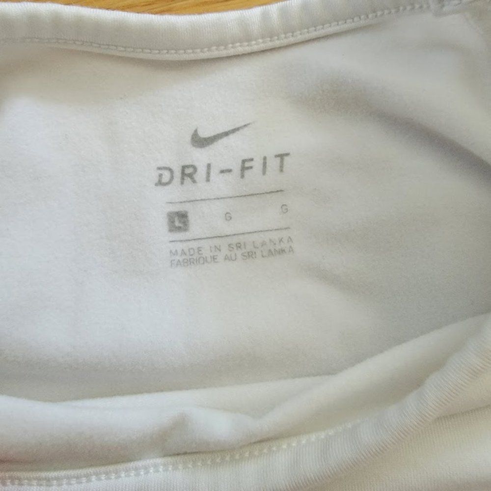 Nike Dri-Fit boy's White Long Sleeve Crew Neck Pullover T-Shirt Size Lar… - Picture 3 of 3